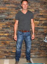 William deVry
