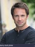 William deVry