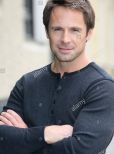 William deVry