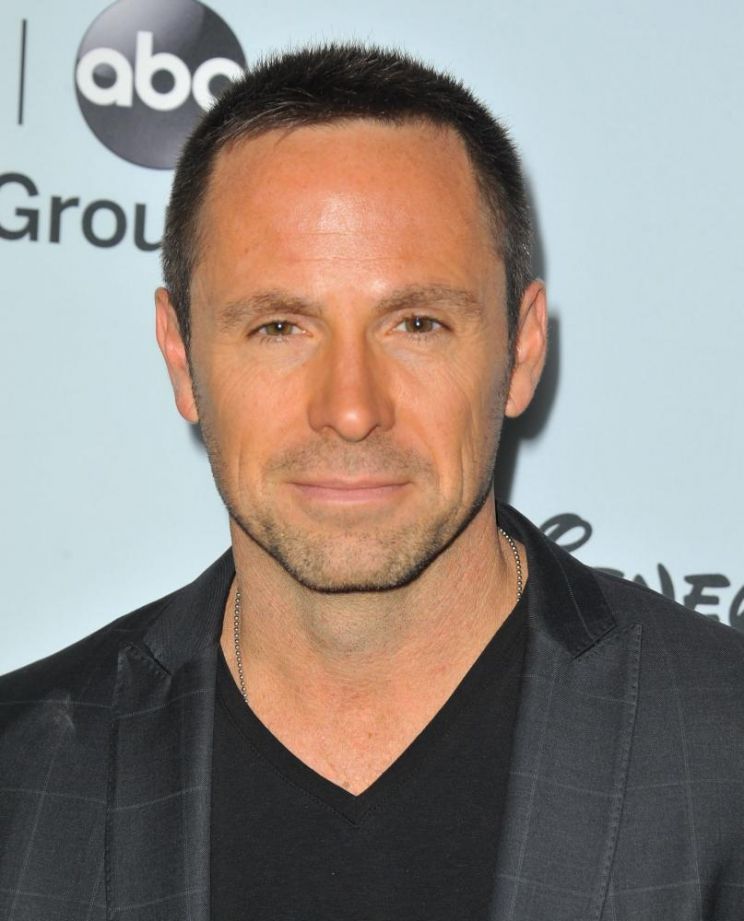 William deVry