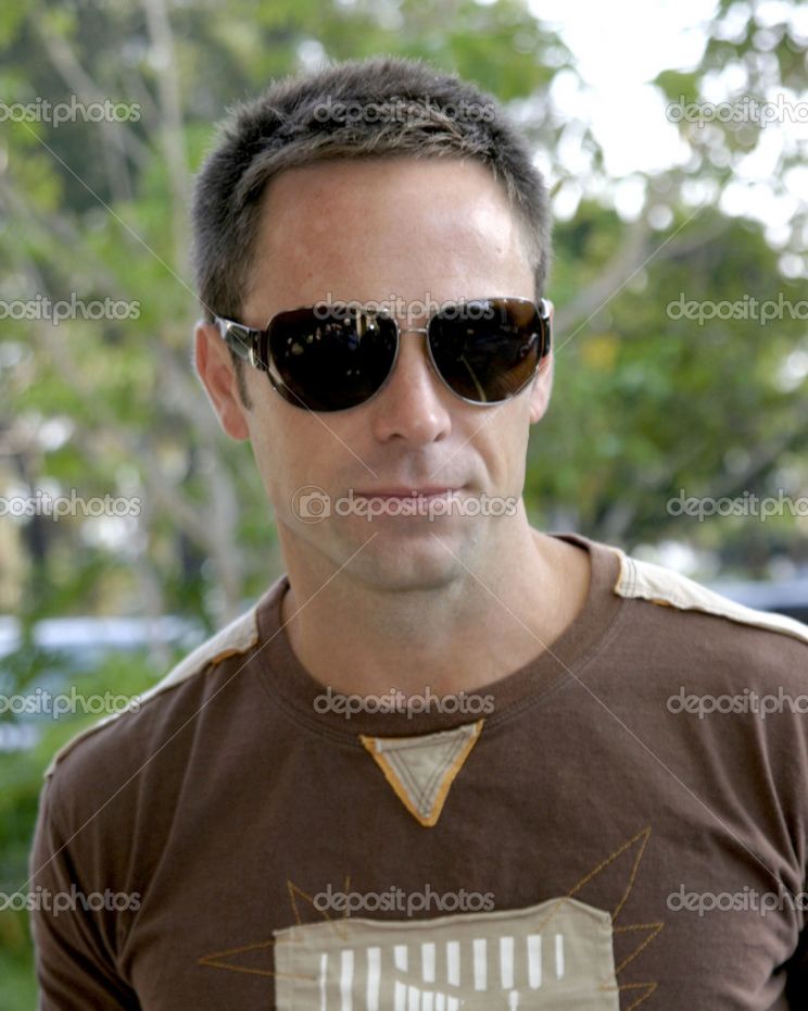 William deVry