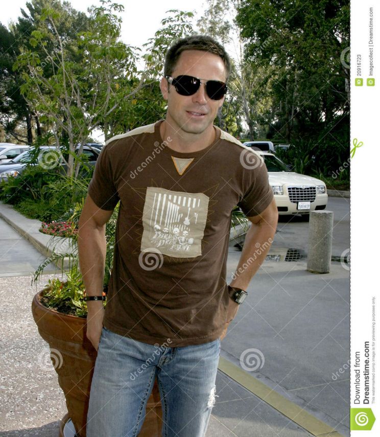 William deVry