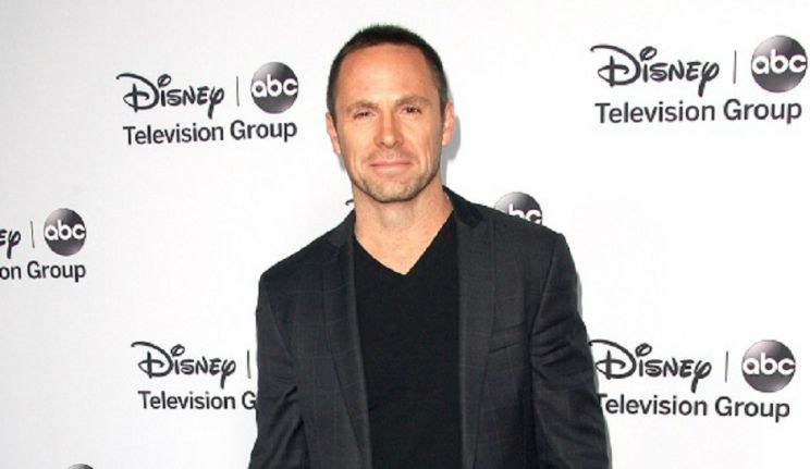 William deVry