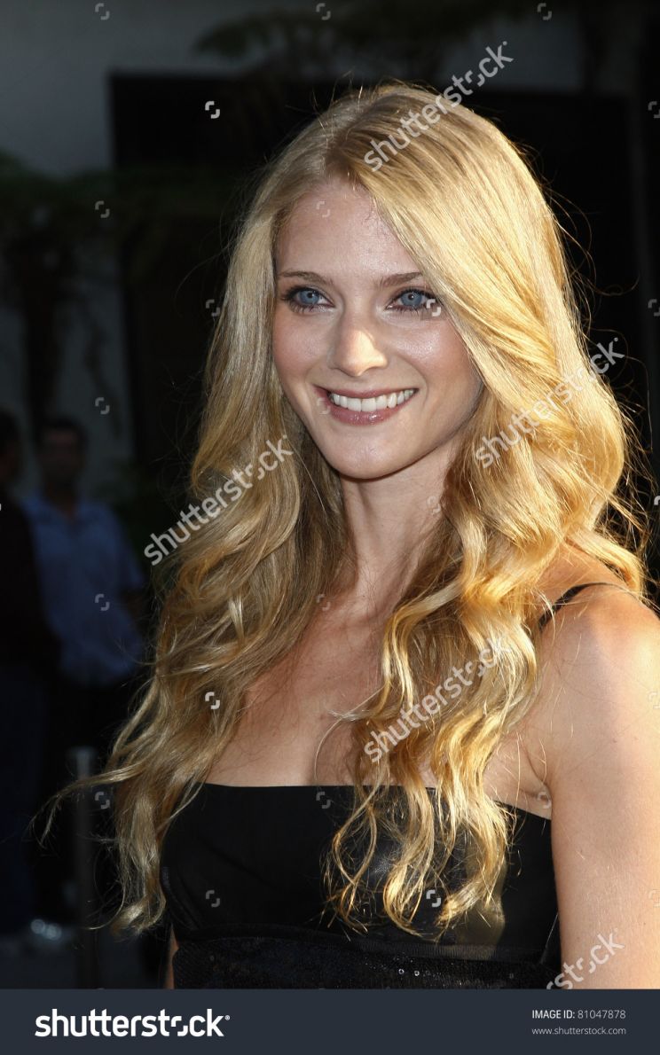 Winter Ave Zoli