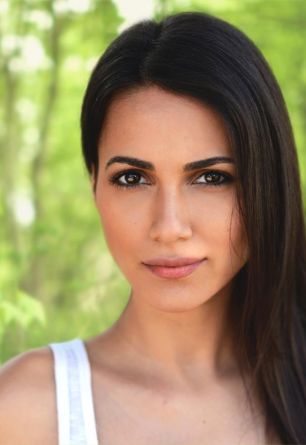 Yasmine Aker's Biography - Wall Of Celebrities