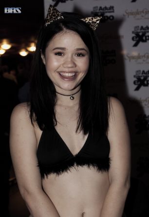 Yhivi's Biography - Wall Of Celebrities