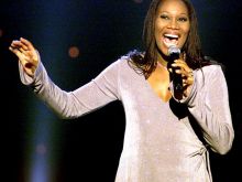 Yolanda Adams photo