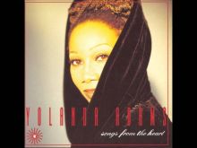 Yolanda Adams photo