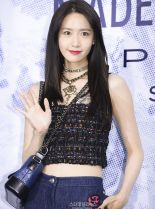 Yoona #3744756 picture (Portrait Medium)