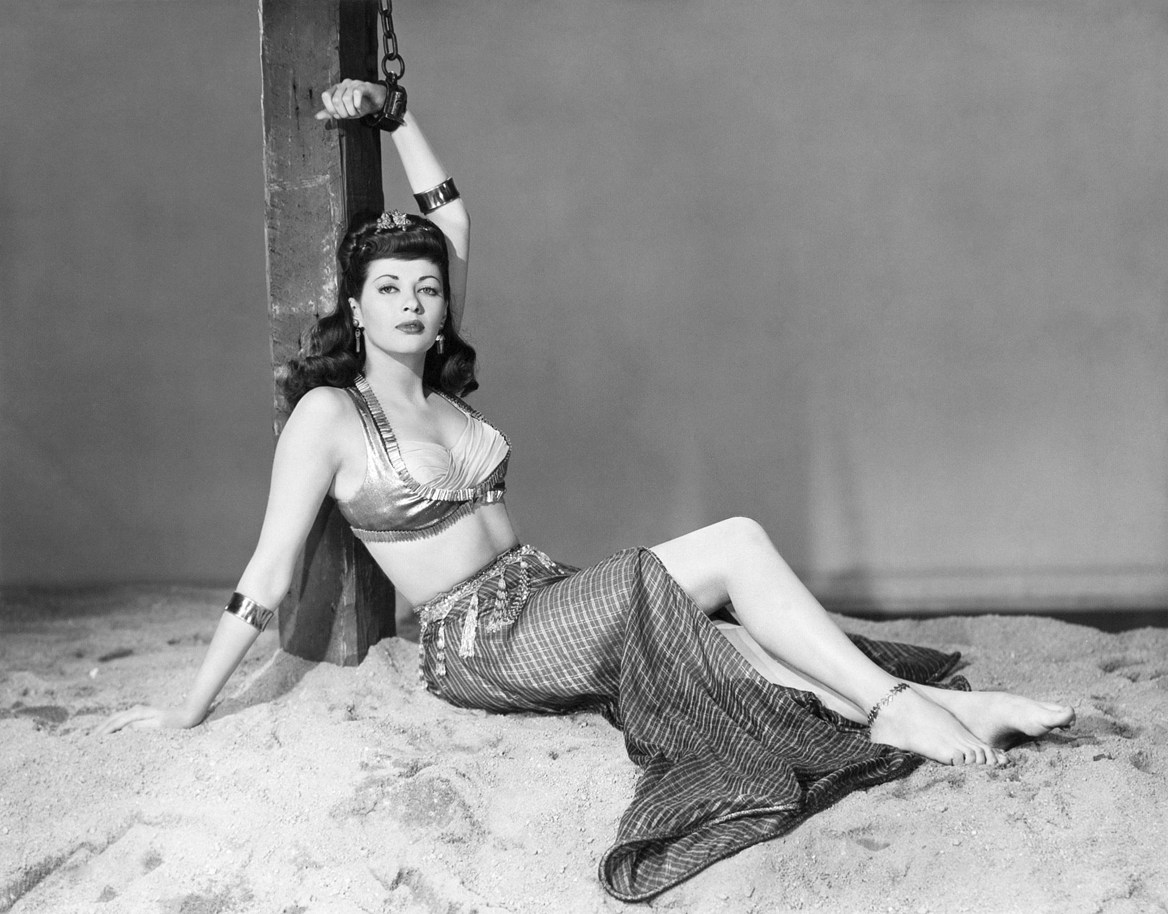 Yvonne De Carlo. 