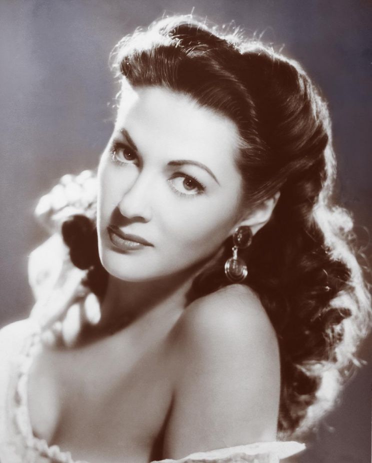 Yvonne De Carlo