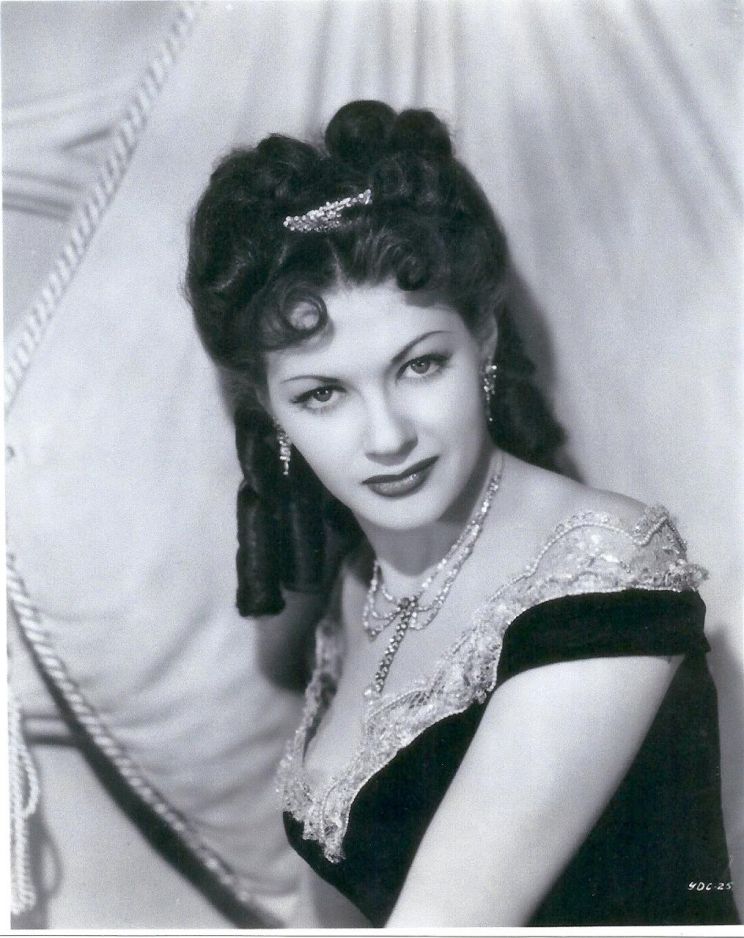 Yvonne De Carlo