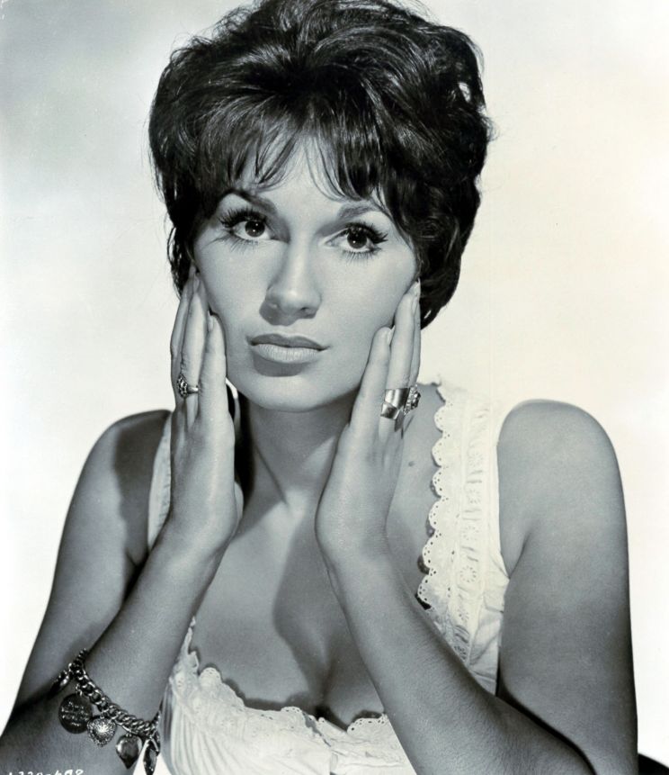 Yvonne Romain