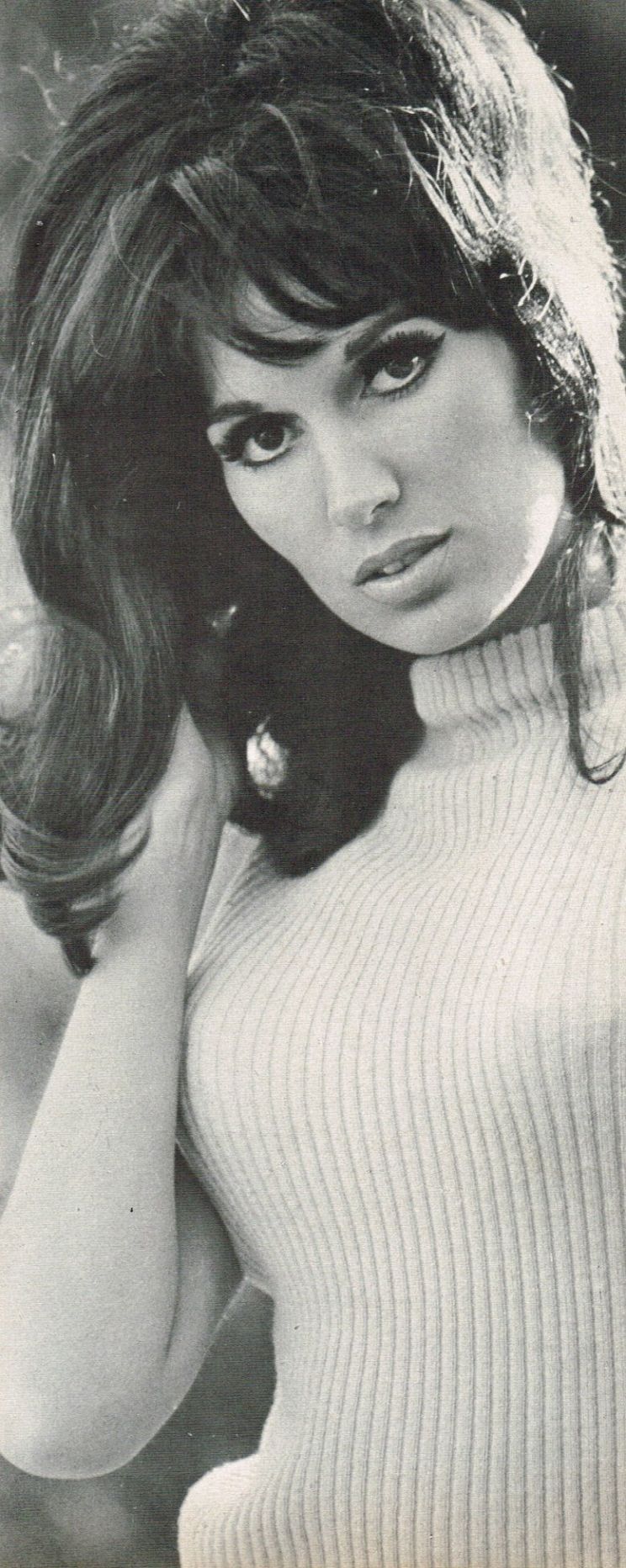 Yvonne Romain