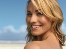 Yvonne Strahovski photo