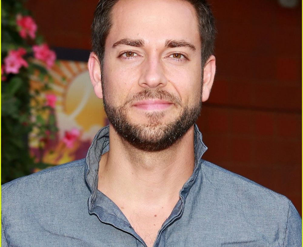 Pictures of Zachary Levi