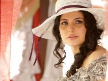 Zarine Khan