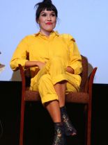 Zoe Chao #3086720 picture (Portrait Medium)