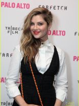 Zoe Levin photo