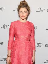Zoe Levin photo