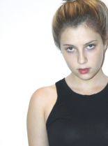 Zoe Levin photo