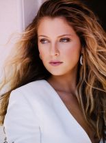 Zoe Levin photo