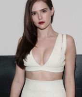 Zoey Deutch