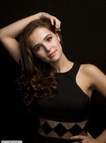 Zoey Deutch