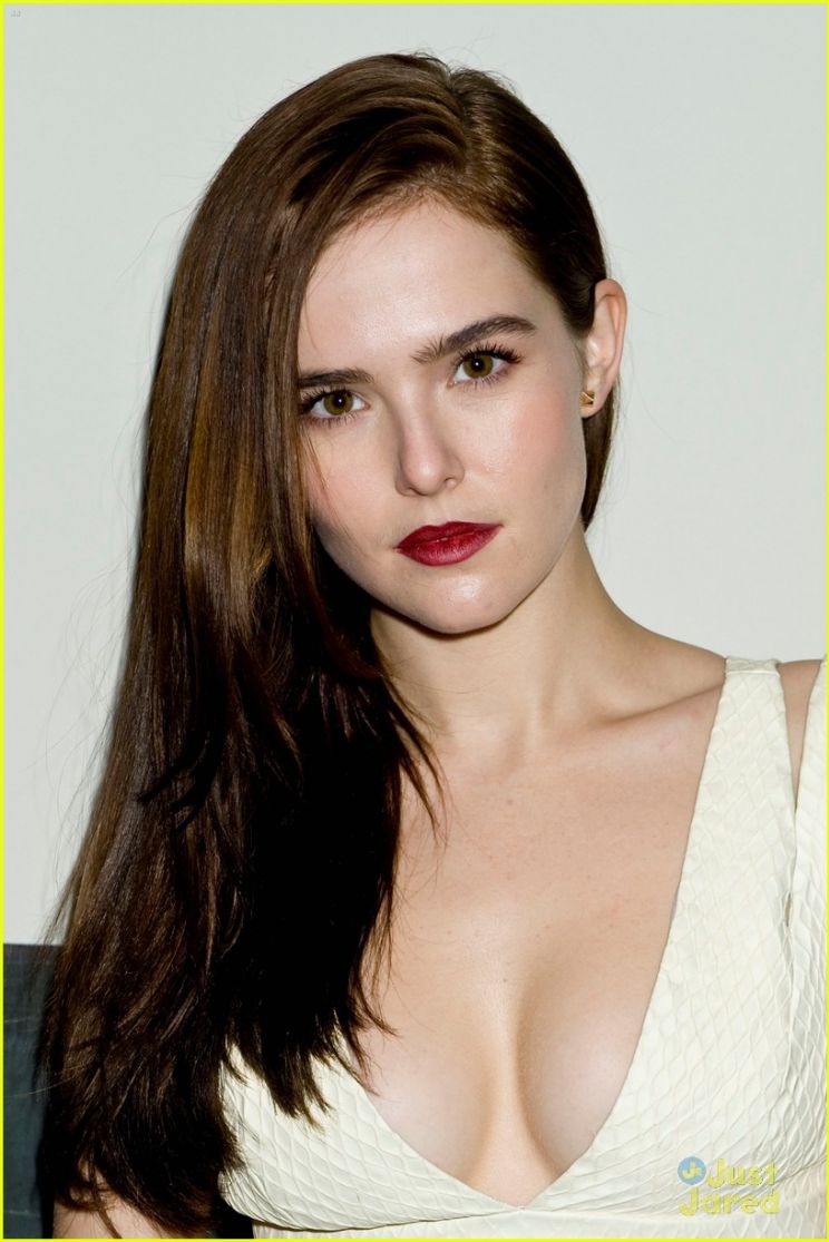 Zoey Deutch