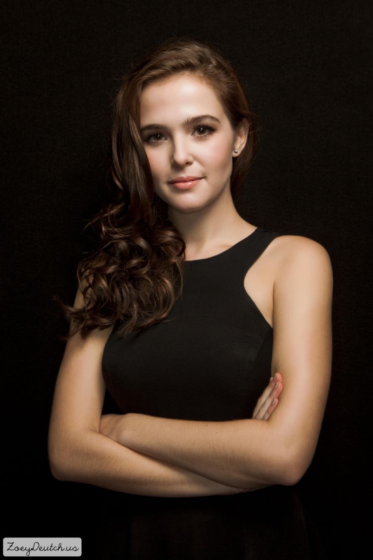 Zoey Deutch