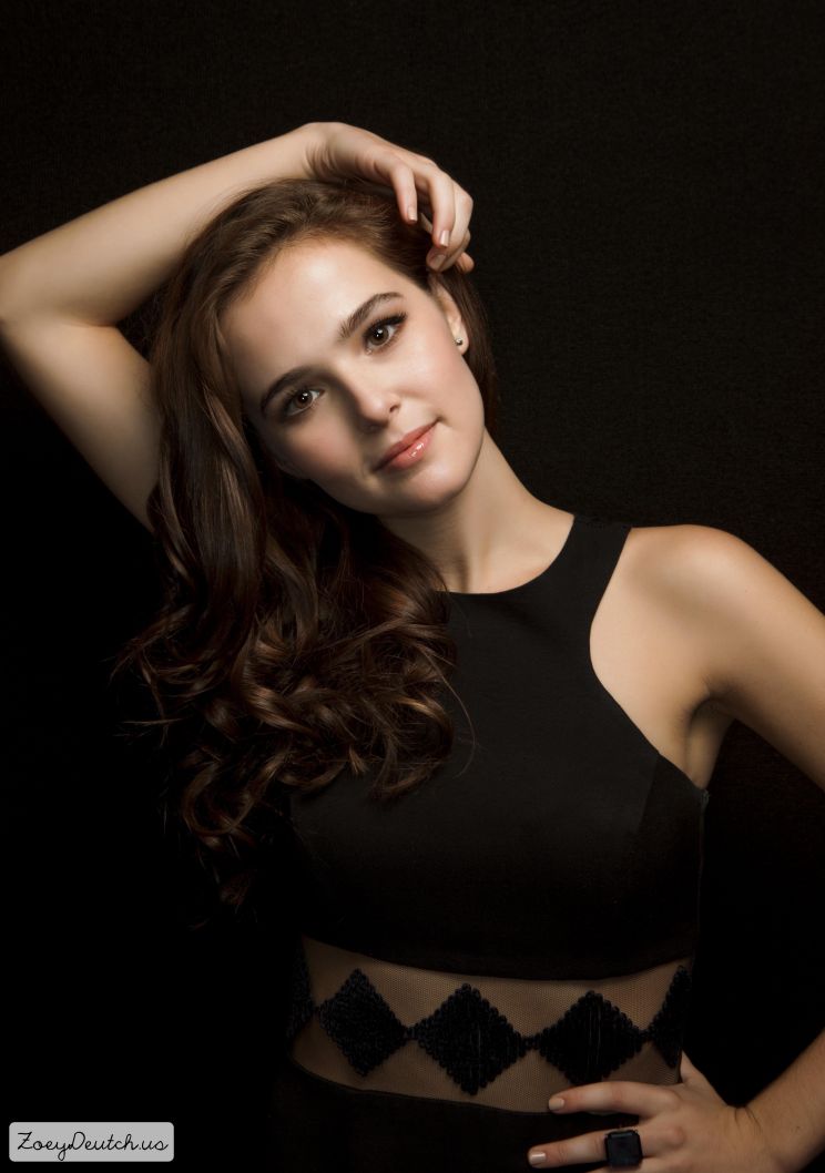 Zoey Deutch